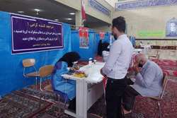 بازدید کارشناس گروه پزشک خانواده وزارت بهداشت درمان و آموزش پزشکی از دو مرکز تجمیعی واکسیناسیون کرونا در شهرستان اسلامشهر